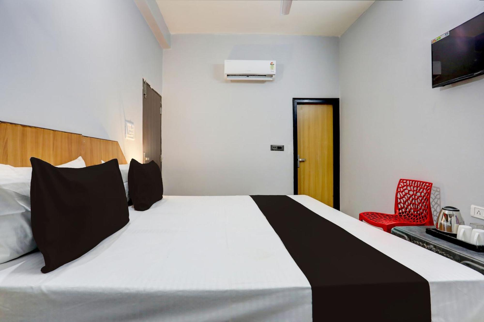 Super Hotel Live View Indraprastha Eksteriør bilde